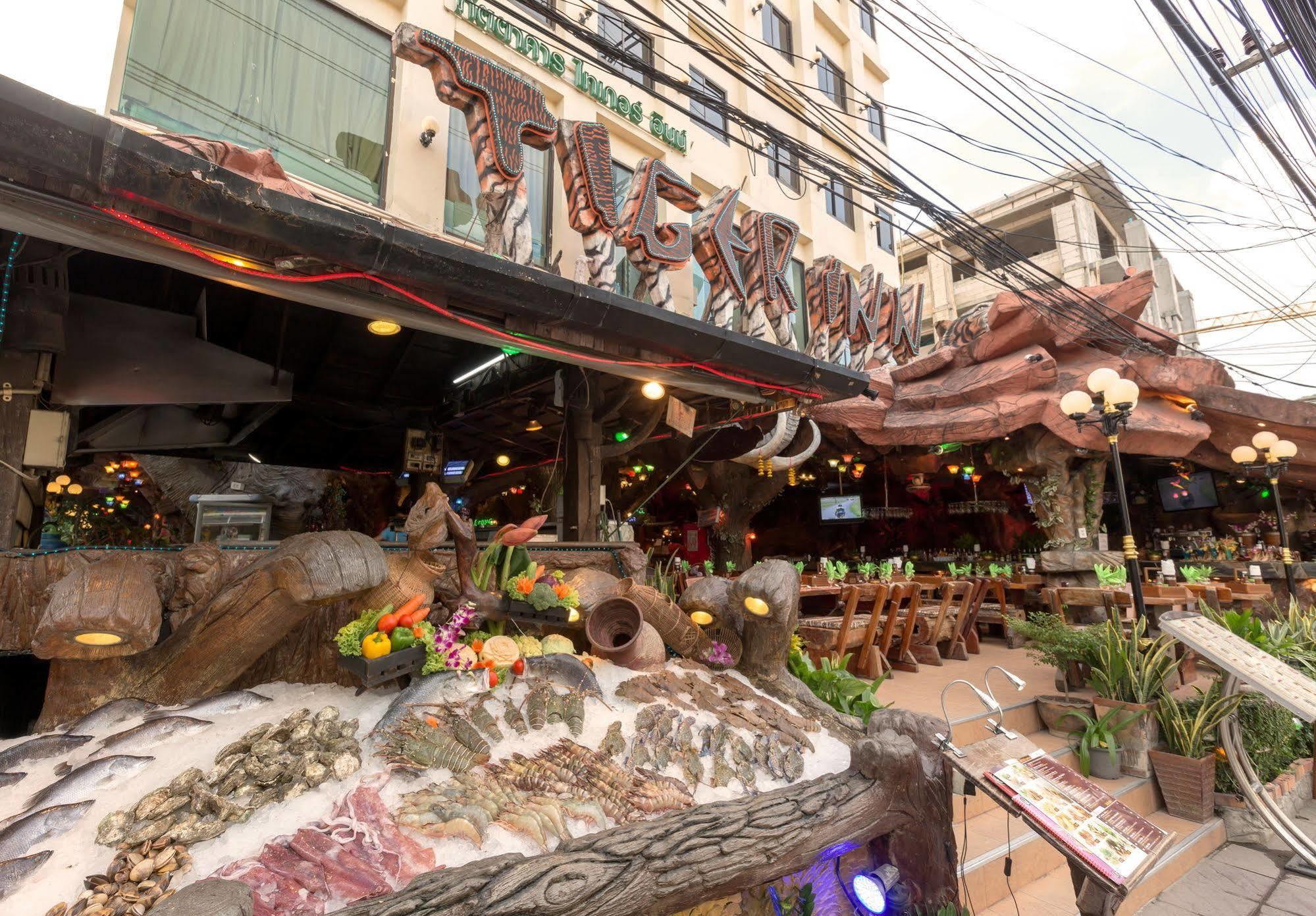 Tiger Inn Patong Esterno foto